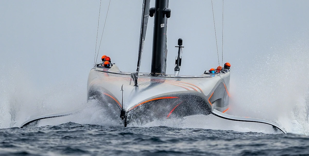 1 minuto faAnche la Coppa America deve risparmiareLe nuove regole della più antica gara velica al mondo puntano a limitare le spese, e per la prima volta dovrà esserci almeno una donna negli equipaggi