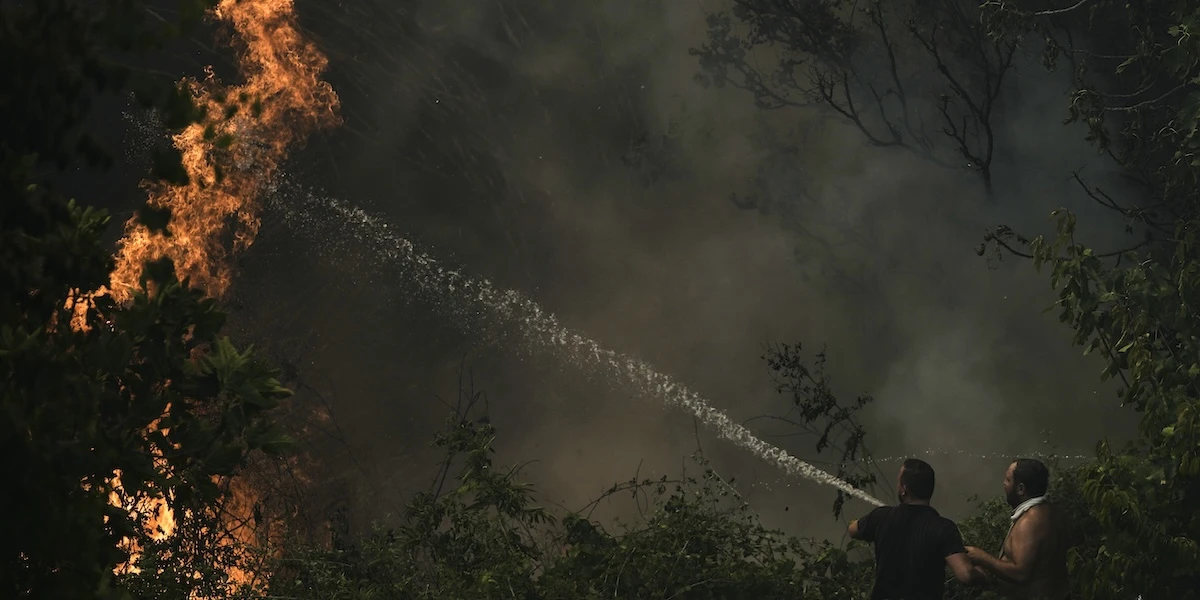 2 minuti faIn Grecia ci sono grossi incendi boschivi vicino a Patrasso, a Chios e a Zante