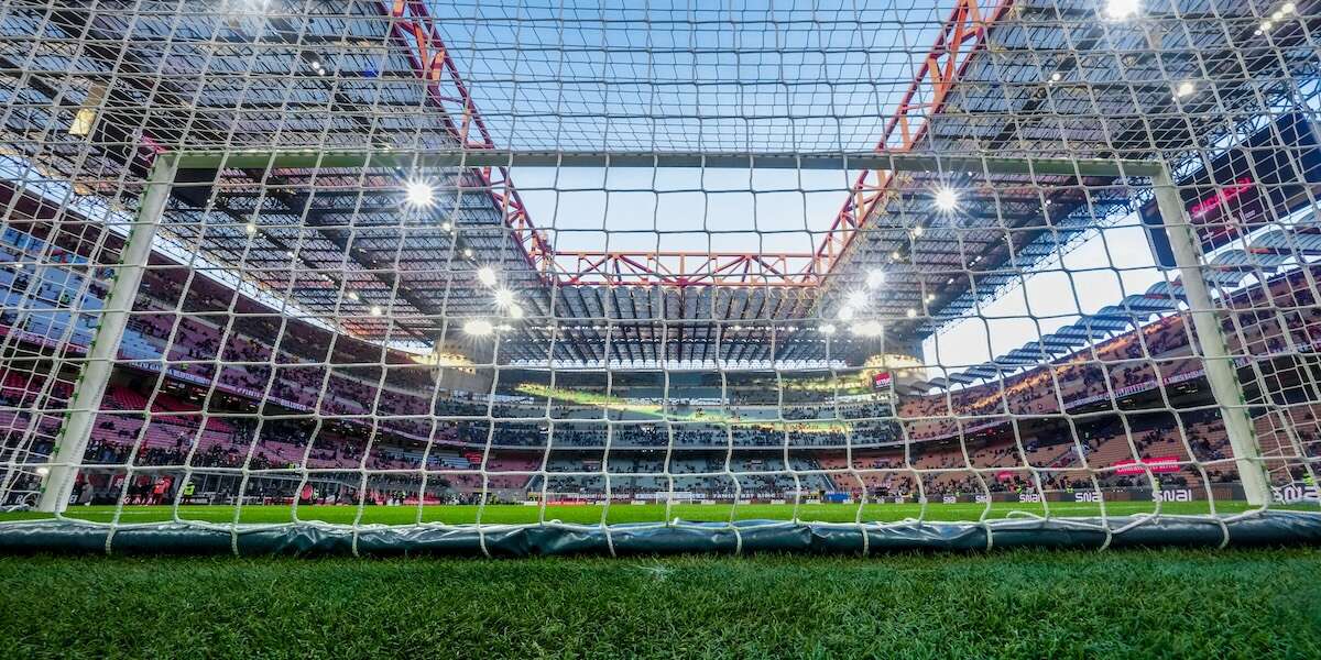 Inter e Milan hanno fatto un’offerta per comprare San SiroE anche l'area intorno, per costruirci uno stadio nuovo: per la prima volta è stata fatta una proposta concreta al comune, ma c'è poco tempo