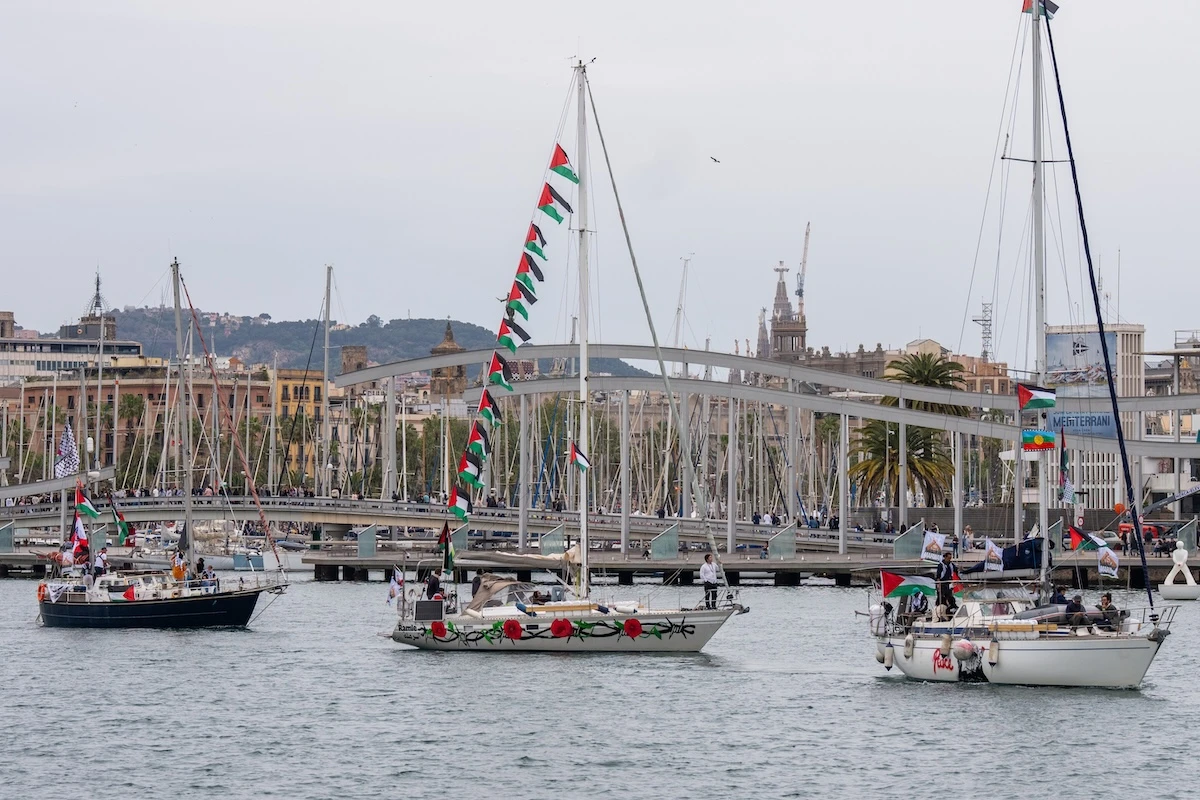 2 minuti faLa procura di Roma sta indagando per sequestro di persona sull’abbordaggio della Global Sumud Flotilla da parte di navi militari israeliane