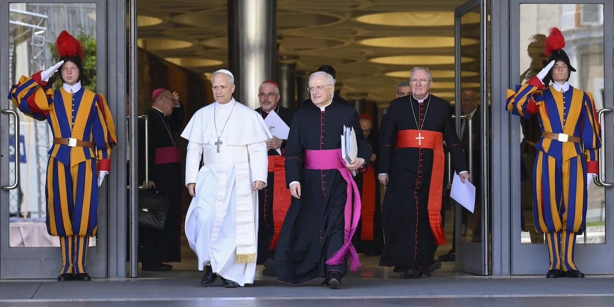 Leone XIV troverà una Curia con molti più laiciÈ l’effetto più visibile della riforma di papa Francesco, che ha cambiato parecchio il governo della Chiesa per migliorarne i conti e non solo