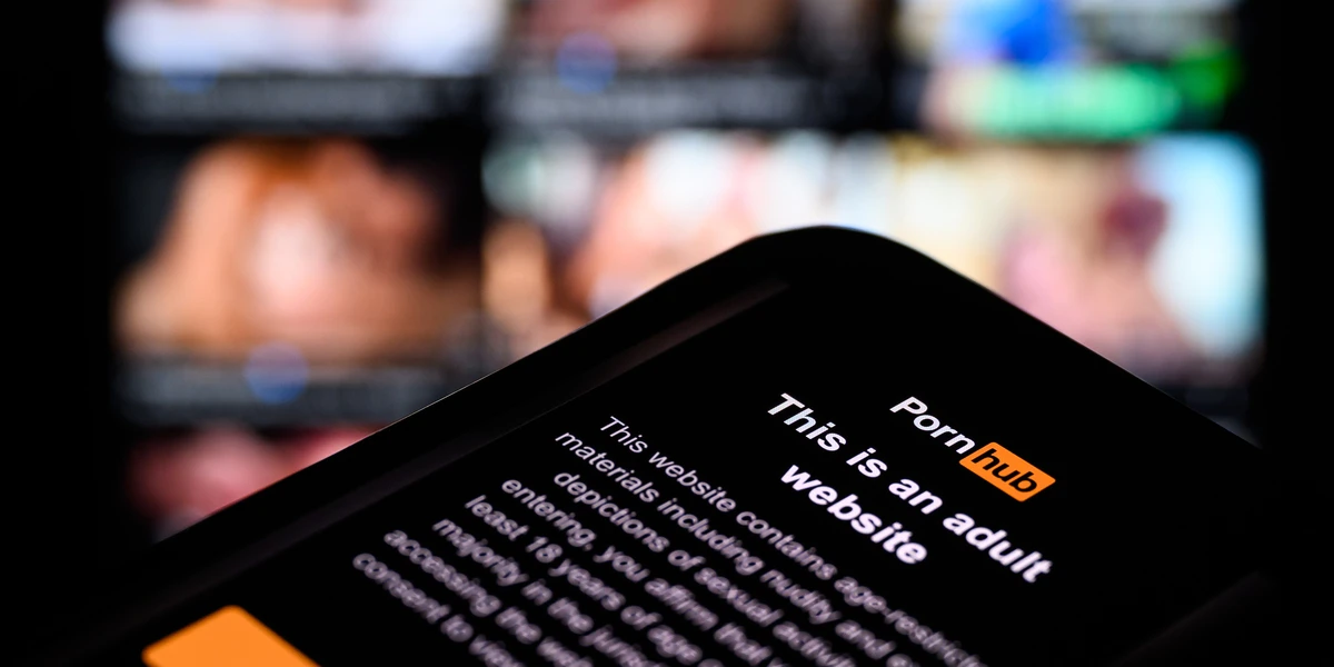 La situazione dei video di minori sui grandi siti porno è migliorata, nonostante tuttoDopo pressioni governative, mediatiche e religiose, siti come Pornhub e YouPorn stanno effettivamente molto più attenti di un tempo