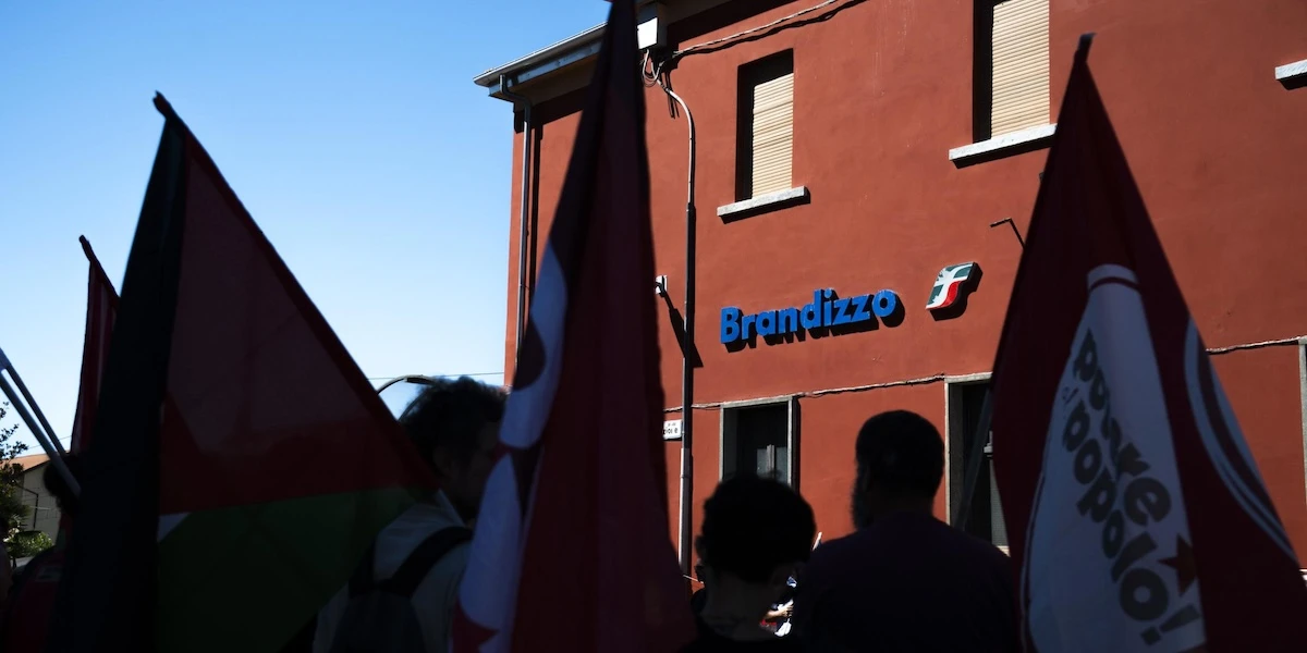 pochi secondi faL’inchiesta sulla strage di Brandizzo è letteralmente troppo pesanteIn due anni la procura ha prodotto 60 faldoni di documenti e 80 terabyte di foto e video: mandare tutto agli avvocati è complicato