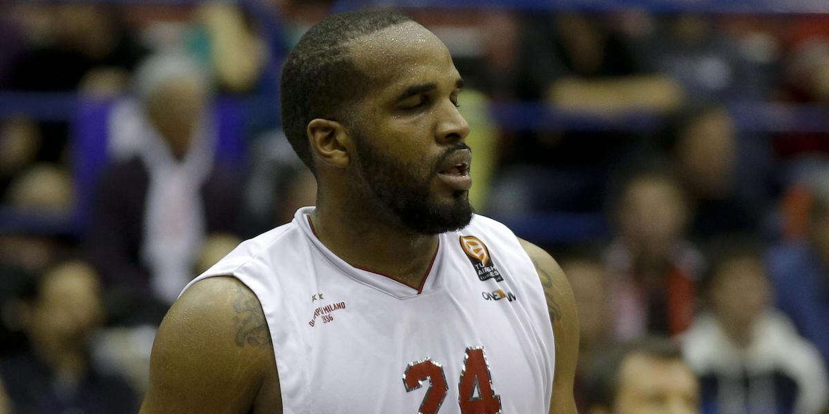 Il giocatore di basket Samardo Samuels e le accuse di stalking dei suoi viciniNel condominio di Milano dove vive si lamentano di essere minacciati e spaventati: sabato è stato arrestato ma lunedì è tornato a casa