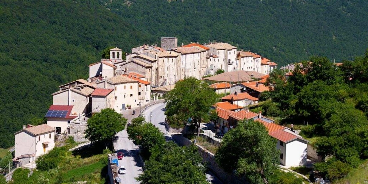 Le elezioni pazze di un piccolo comune abruzzeseA Bisegna c'erano 25 candidati sindaci, quasi tutti poliziotti, talvolta con proposte irricevibili: una ragione per tutto questo c'è