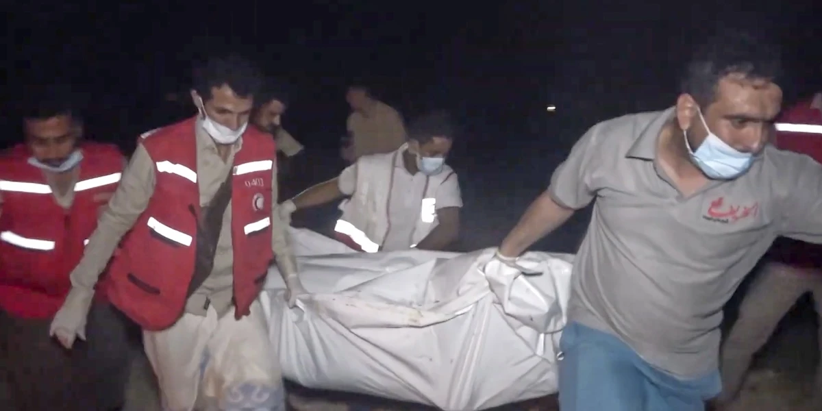 Un bombardamento statunitense contro un impianto petrolifero in Yemen ha ucciso 74 persone, dice il governo ribelle degli Houthi