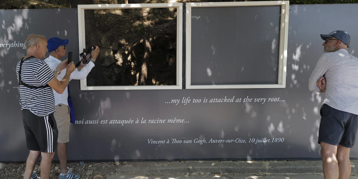 La contesa legale sulle radici dell’ultimo dipinto di Van GoghSi trovano su un terreno privato, ma il comune francese di Auvers-sur-Oise sostiene che debba essere parte del demanio pubblico
