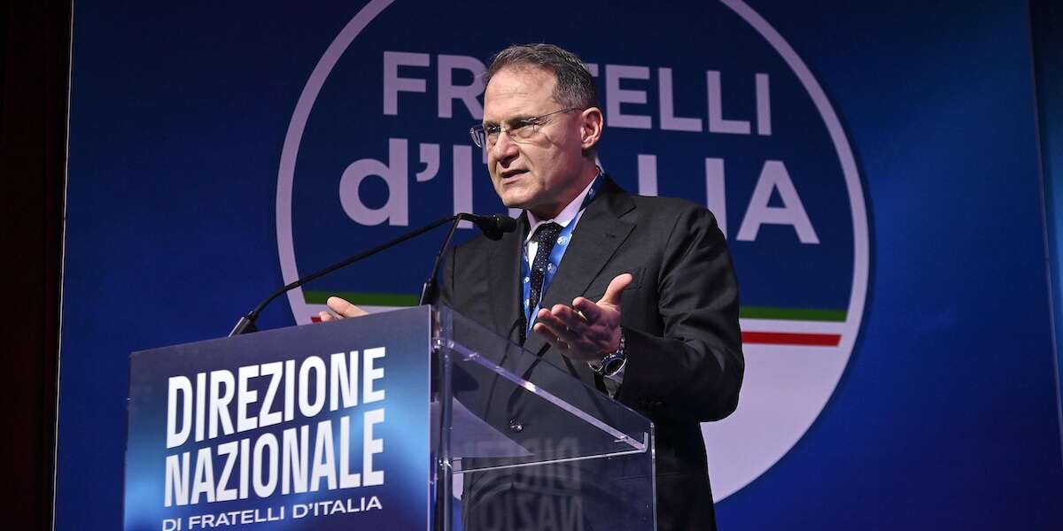 Fratelli d’Italia è andato in tilt sul conflitto tra Armenia e AzerbaijanLa posizione filo azera di un suo viceministro degli Esteri, Edmondo Cirielli, sta creando imbarazzo nel partito e nella maggioranza al Senato