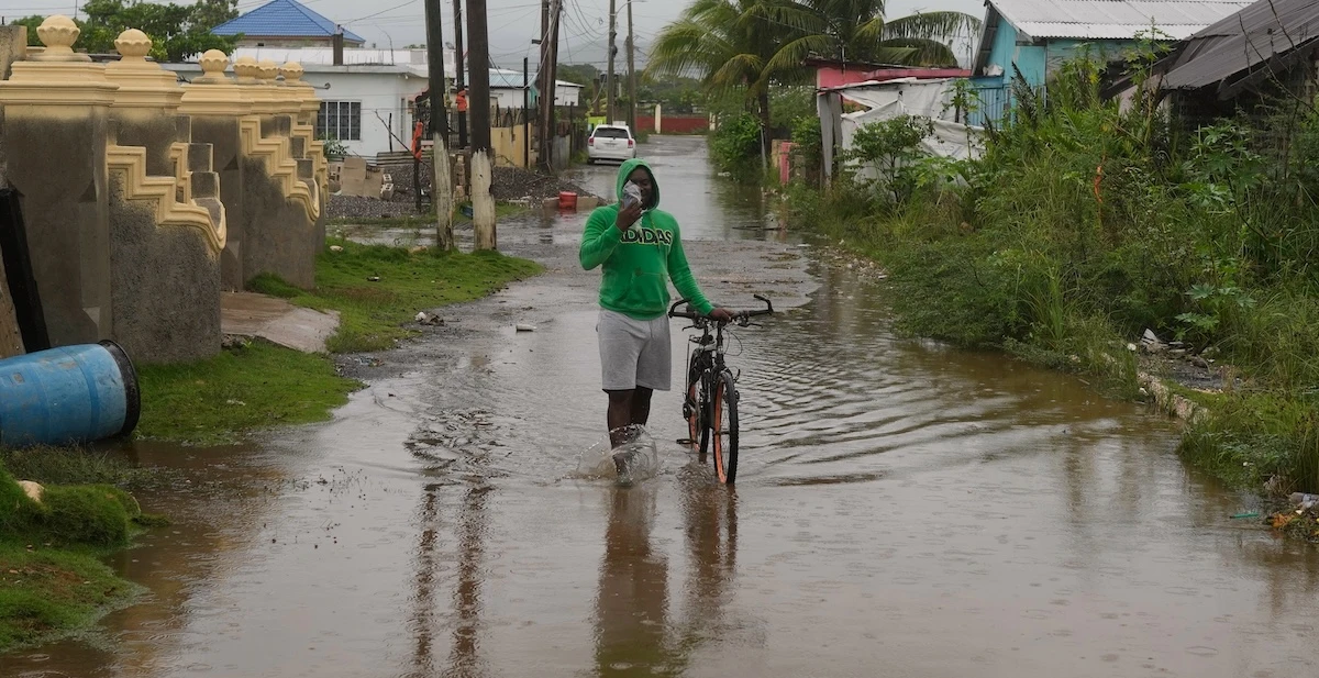 1 minuto faLe persone morte per l’uragano Melissa nei Caraibi sono salite a 4930 ad Haiti e 19 in Giamaica: i soccorsi sono ancora all'inizio, mentre la tempesta si sta spostando verso l'oceano Atlantico