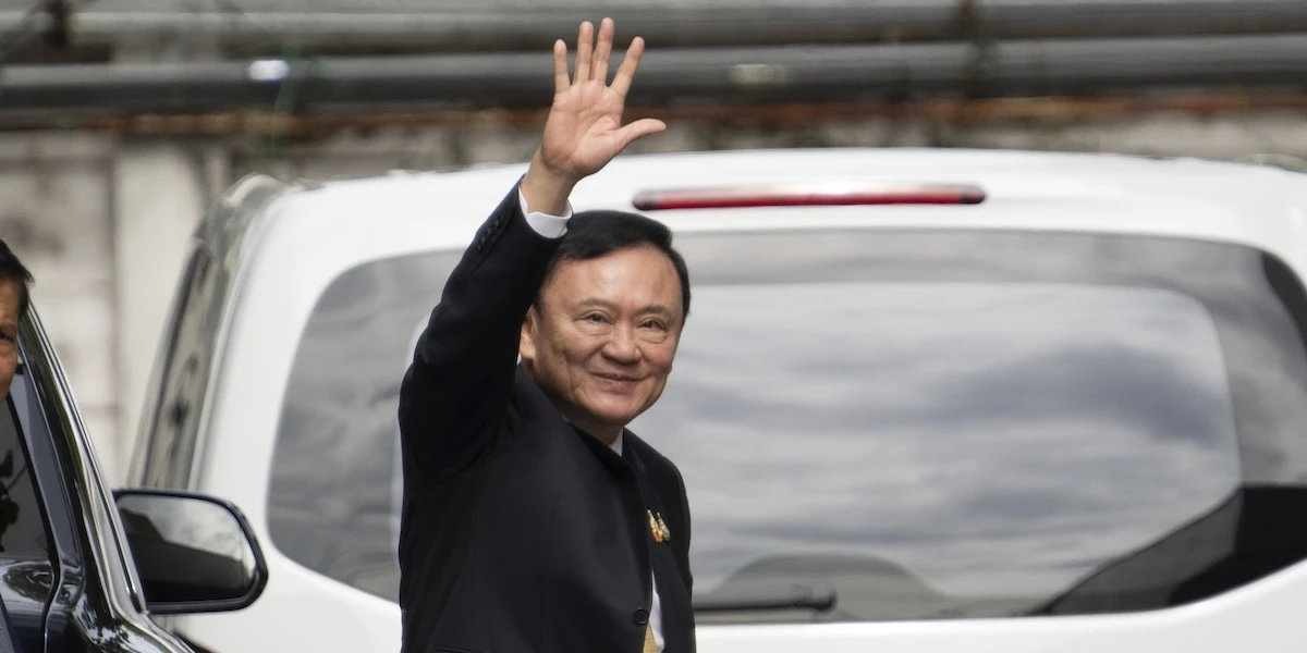 2 minuti faL’influente ex primo ministro thailandese Thaksin Shinawatra ha lasciato il paese, pochi giorni prima di una sentenza su di lui