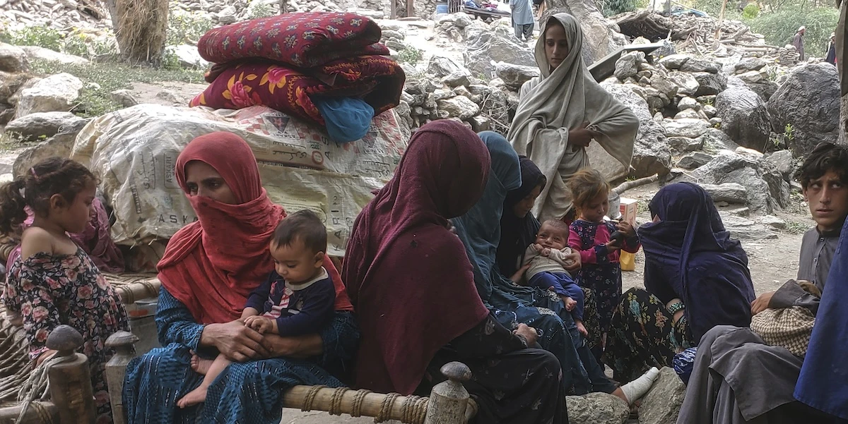 2 minuti faIl terremoto in Afghanistan è ancora più disastroso per le donneI soccorritori si rifiutano di curarle, a causa delle leggi discriminatorie imposte dal regime dei talebani