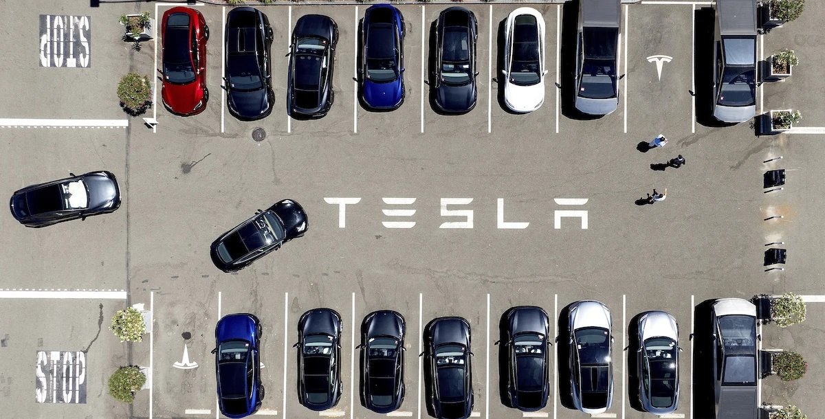 pochi secondi faTesla vuole dare a Elon Musk un enorme pacchetto retributivo da mille miliardi di dollari, con alcune condizioni