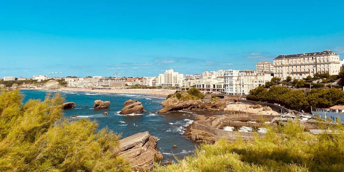 Un tribunale ha ordinato a Biarritz di cambiare nome al quartiere “La Négresse”Lo ha deciso dopo che un'associazione locale ne aveva denunciato la natura razzista e sessista, ma il comune ha detto che farà ricorso