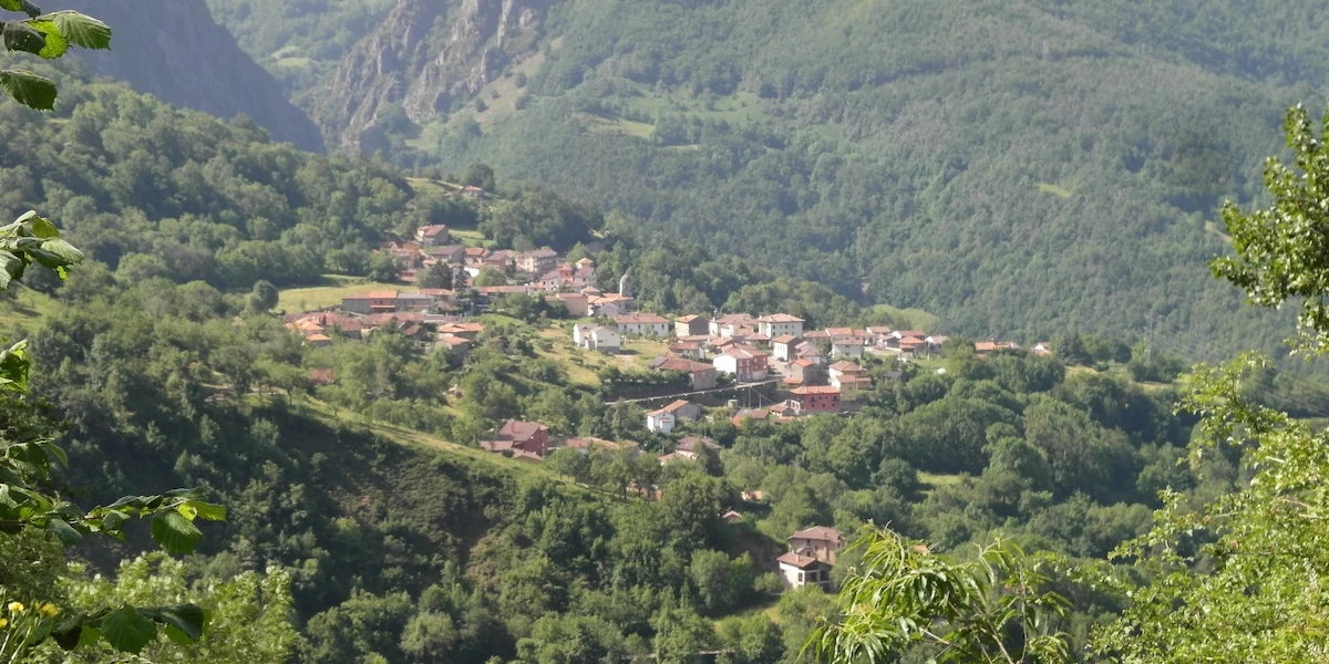 Il piccolo comune spagnolo dove il blackout non c’è statoOseja de Sajambre ha sviluppato un sistema di emergenza che le permette di ricevere corrente anche in caso di problemi con la rete nazionale: ha funzionato anche questa volta