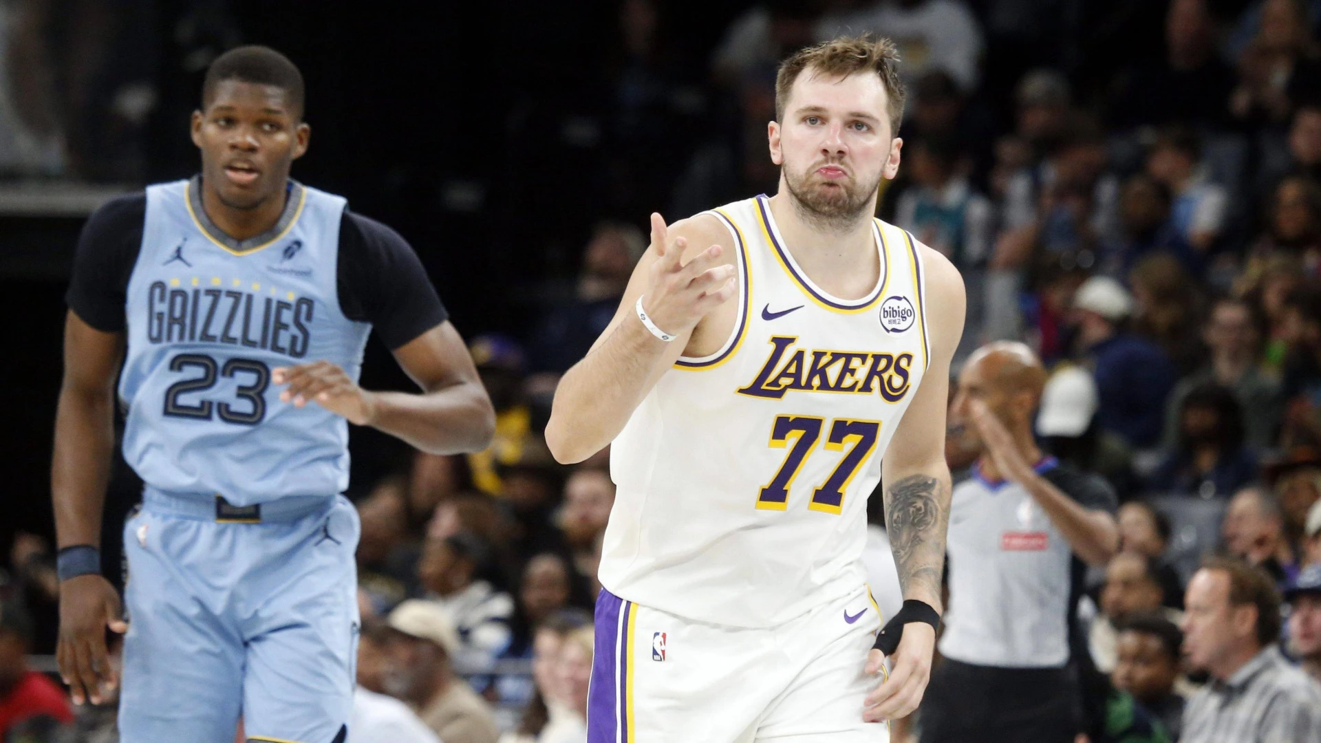 Doncic vuelve donde lo dejó y sigue haciendo historia para los Lakers