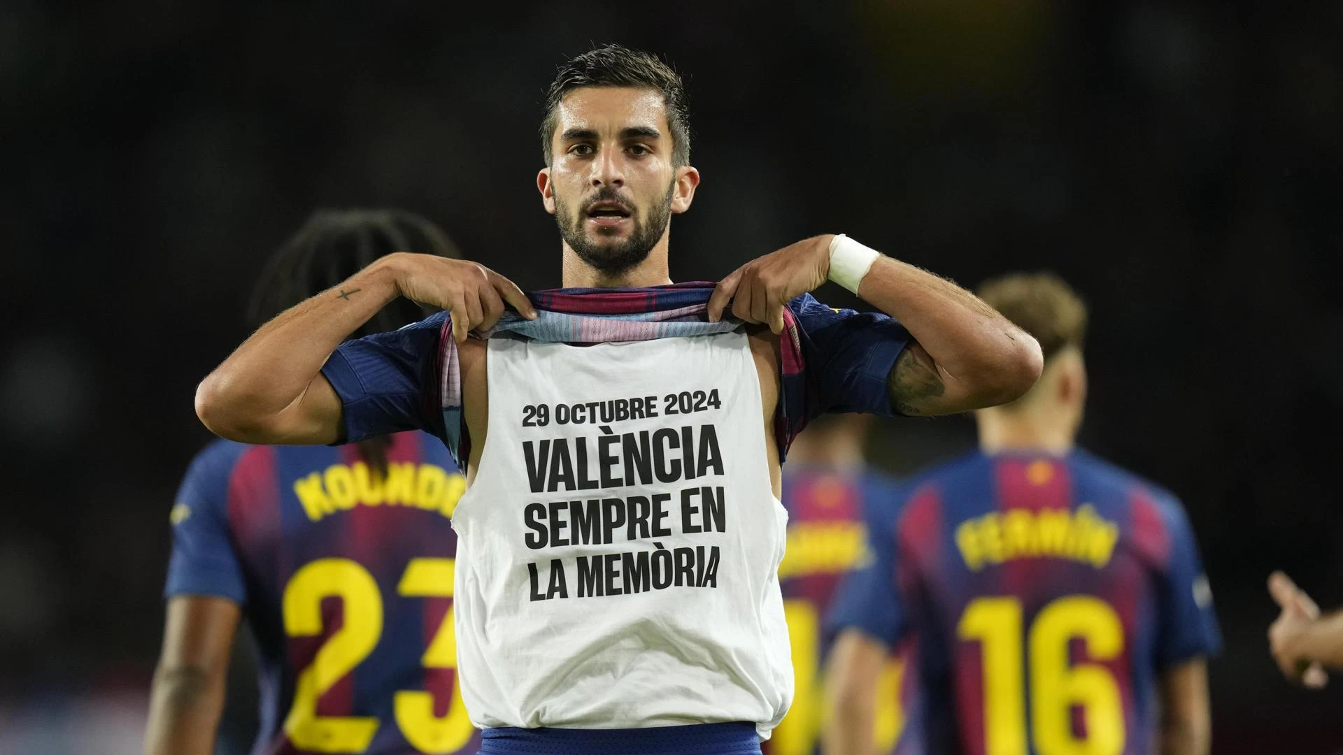 Ferran Torres marca al Elche y muestra un mensaje de apoyo a las víctimas de la dana