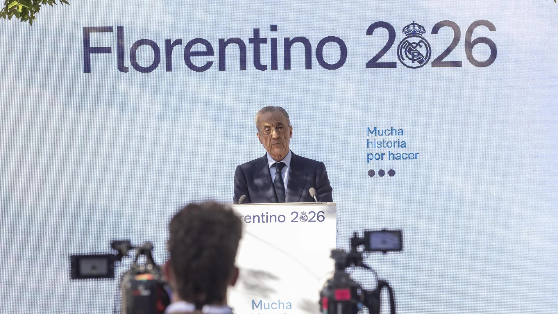 Florentino promete ante notario que el Real Madrid seguirá siendo de sus socios 