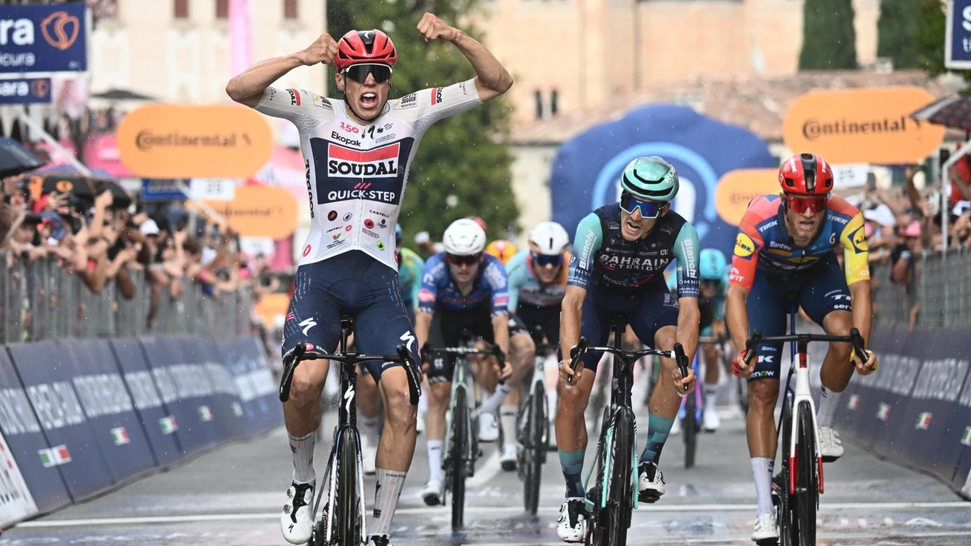Magnier sorprende al sprint; un día menos para el triunfo final de Vingegaard