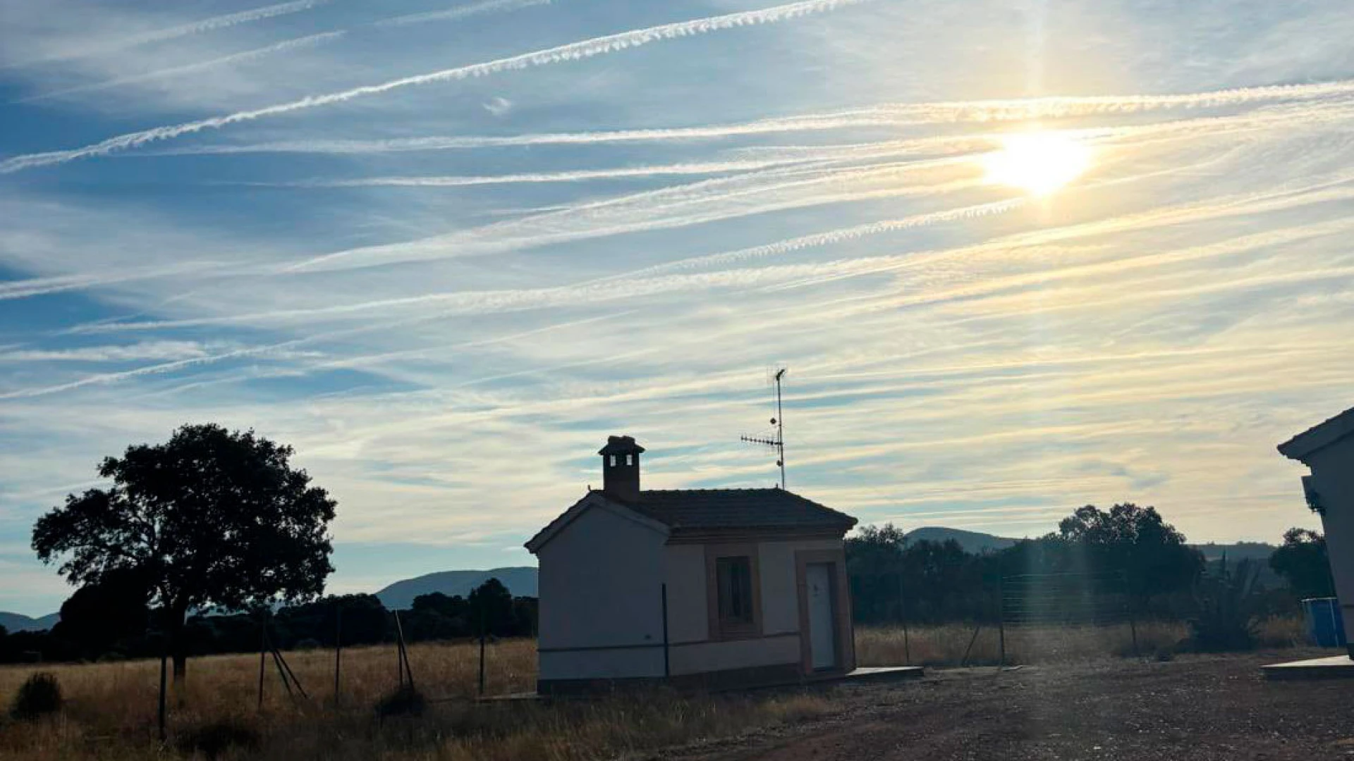 Las dudas de una leyenda del fútbol español sobre las estelas que se ven en el cielo