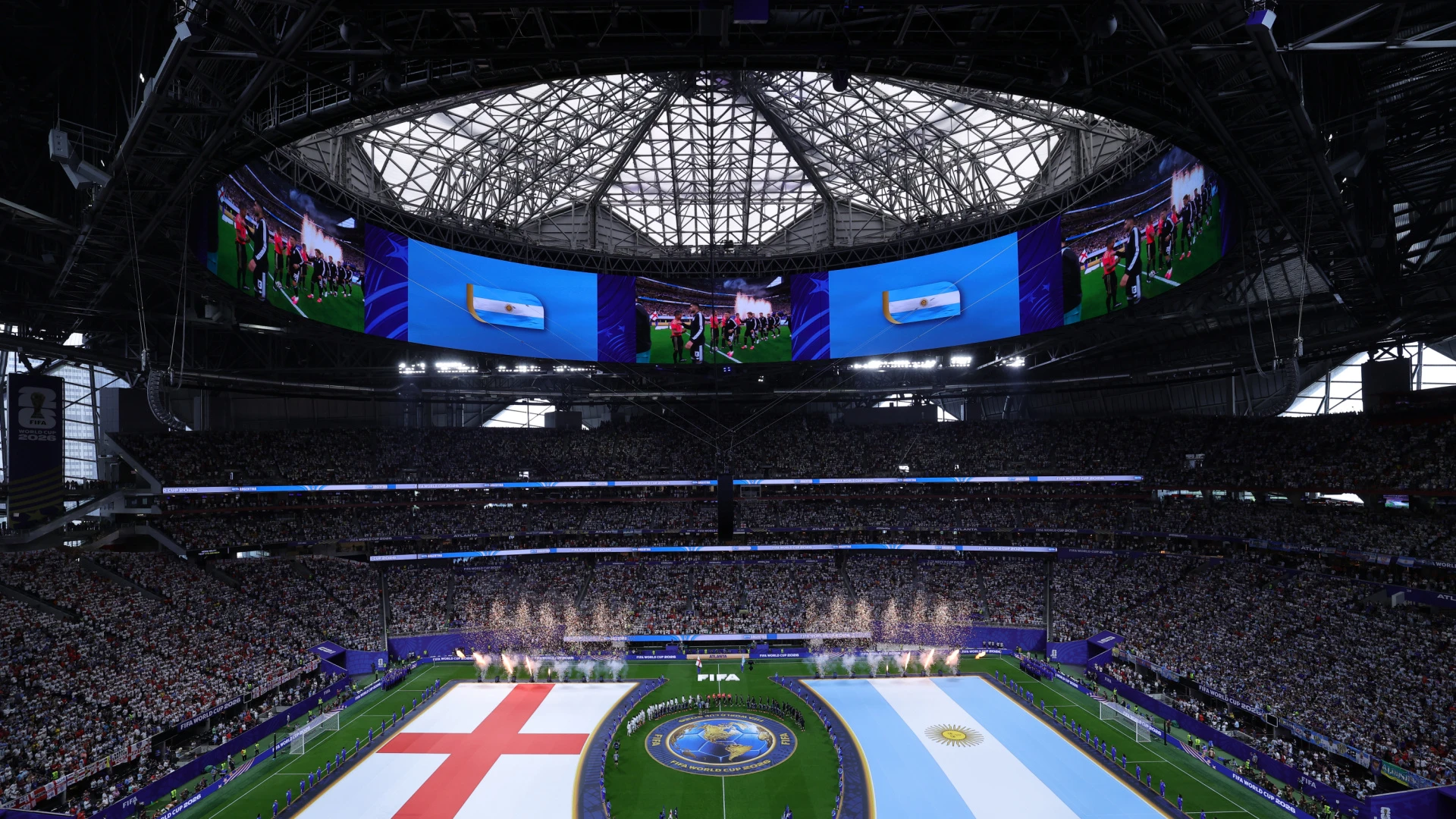 Polémica con los himnos de Inglaterra y Argentina