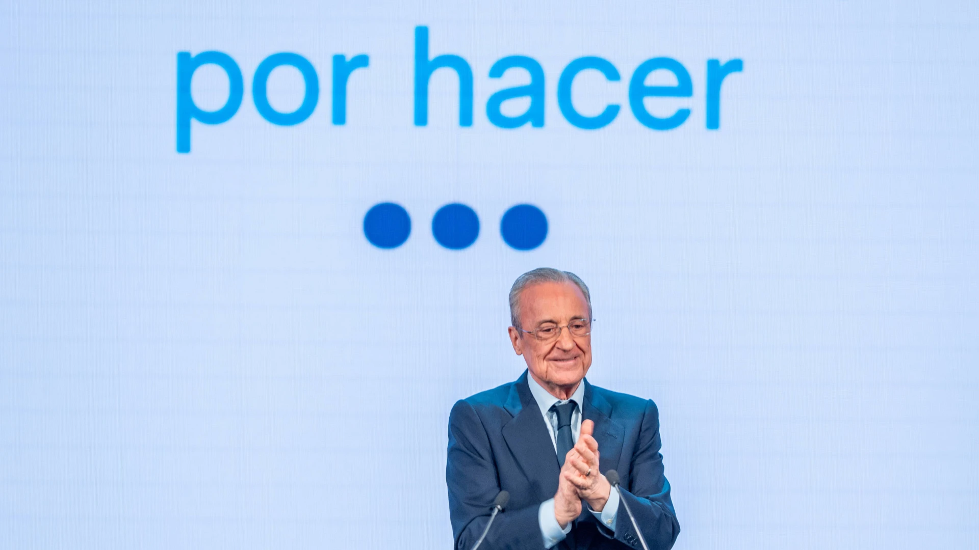Florentino promete regalar cada año a sus socios la camiseta oficial con una insignia