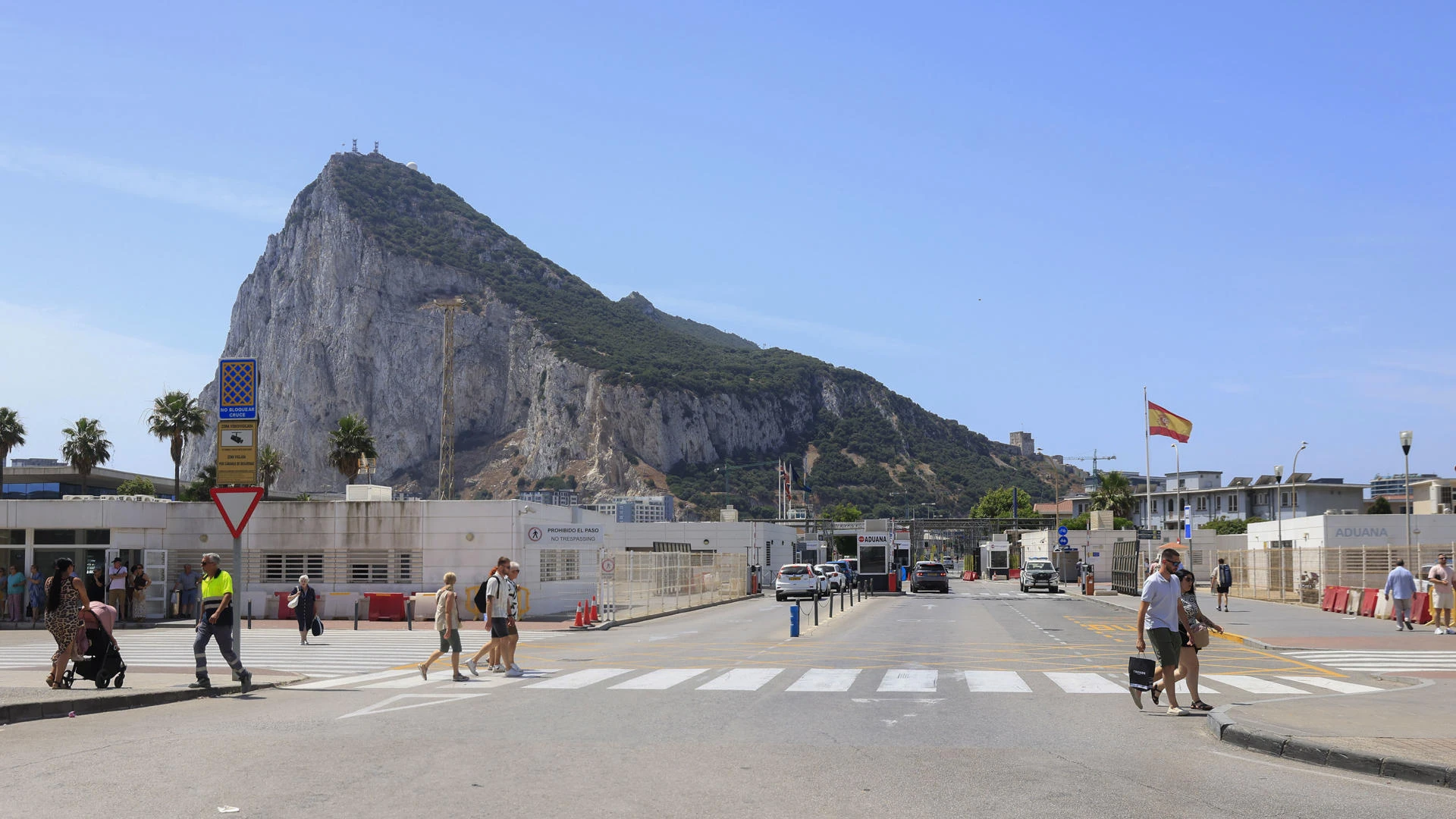 Gibraltar y España escenifican el fin de la Verja