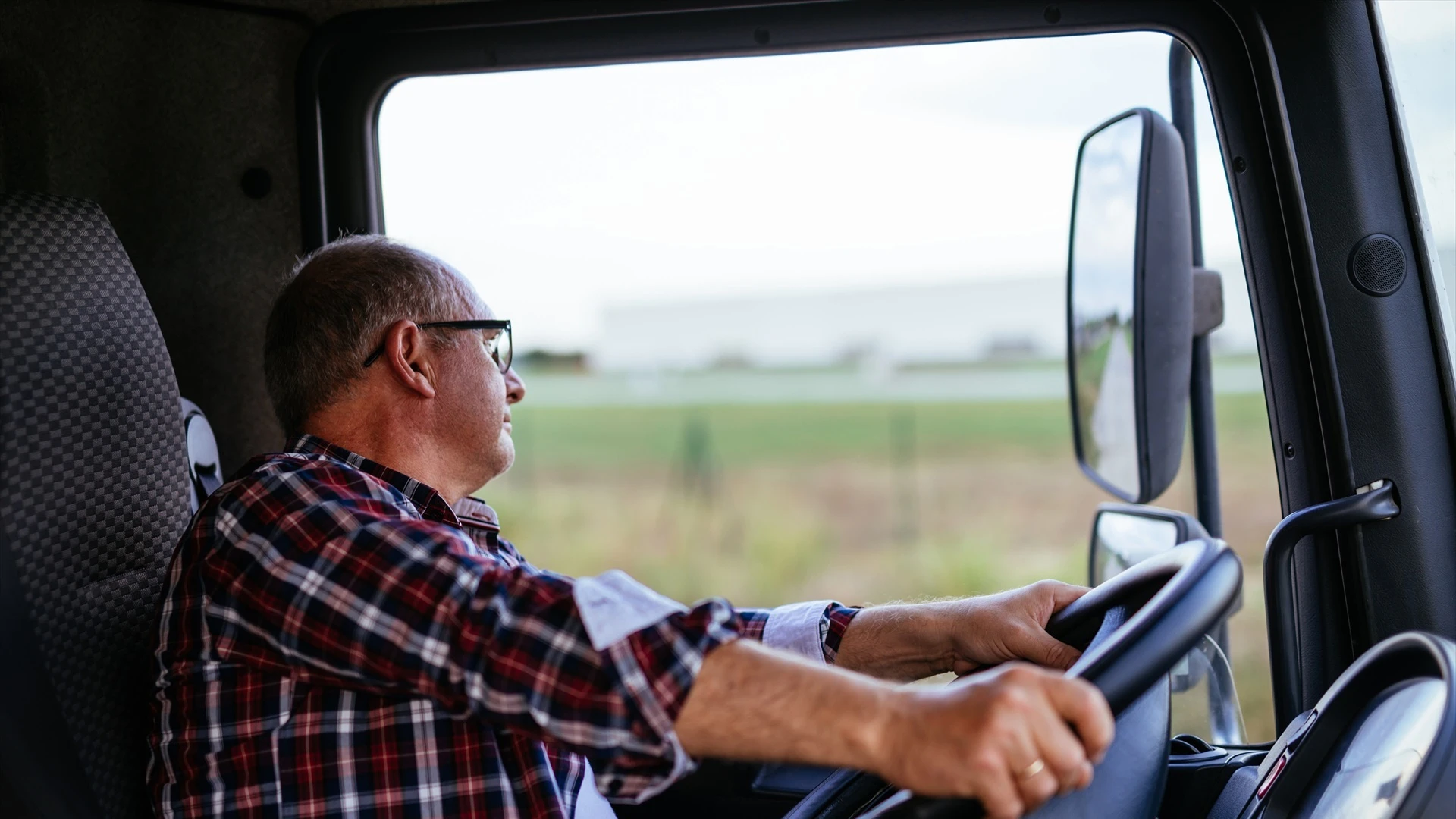 La Comunidad de Madrid da ayudas para sacarse el permiso de conducir de vehículos pesados: de esta manera puedes acceder al trámite