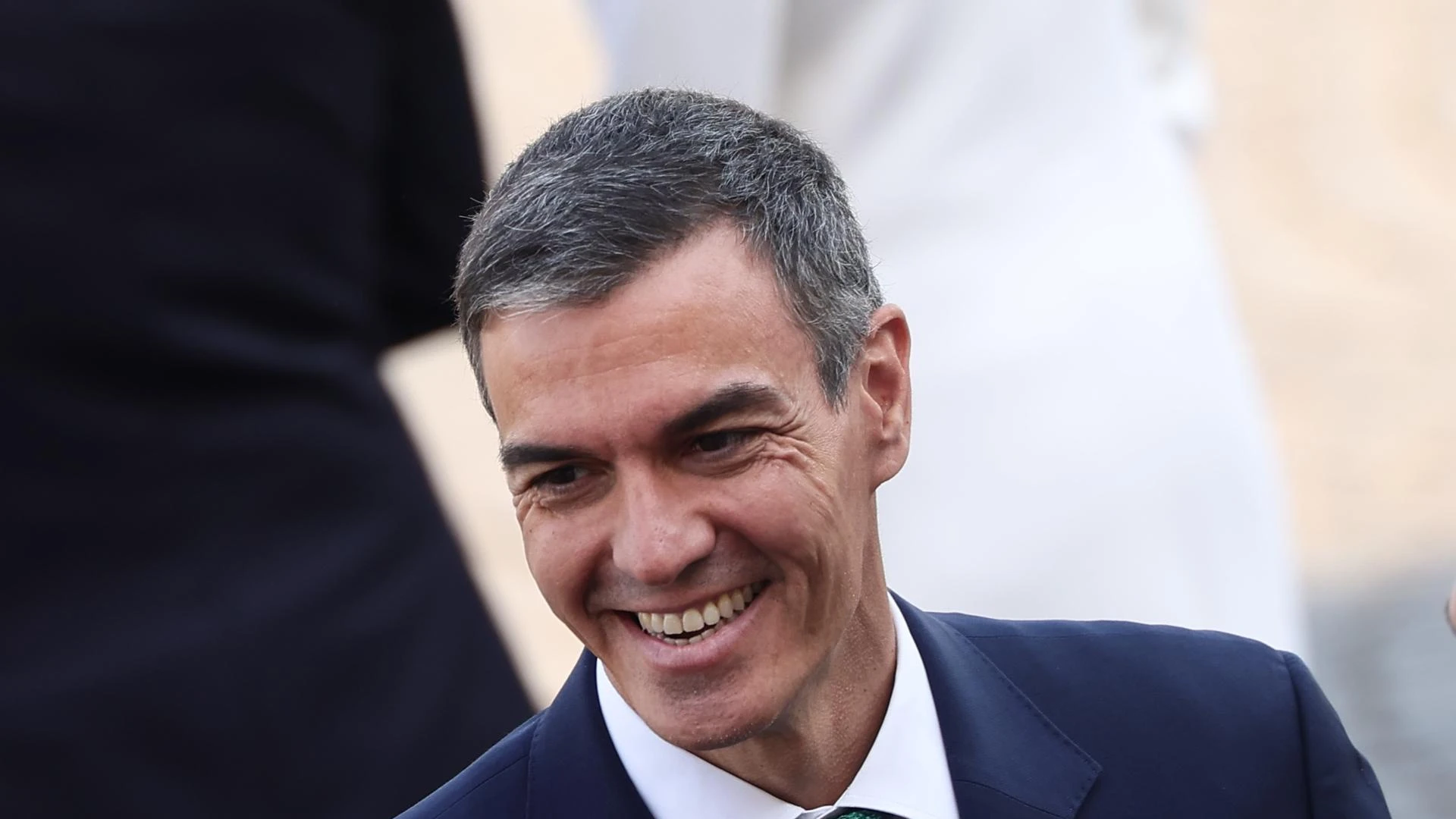 Pedro Sánchez rectifica e 