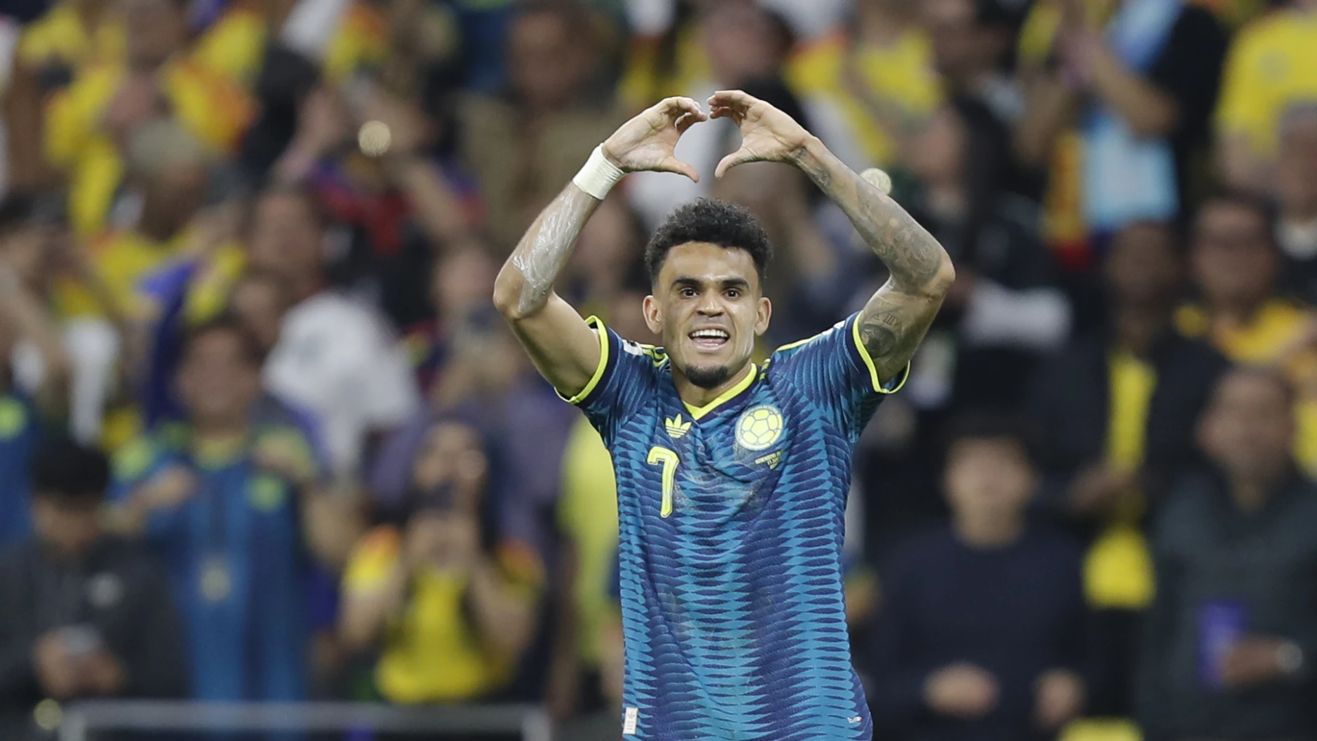 Luis Díaz se echa a la espalda a Colombia