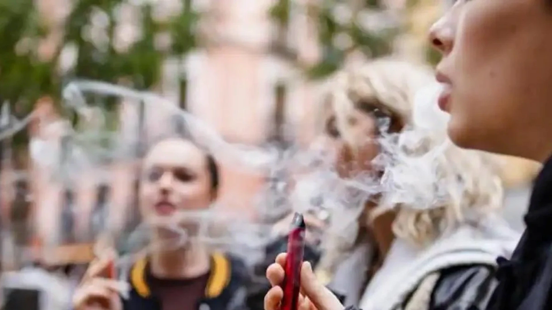 Los expertos alertan: el tabaco calentado y los cigarrillos electrónicos son igual de tóxicos y adictivos que el tabaco convencional