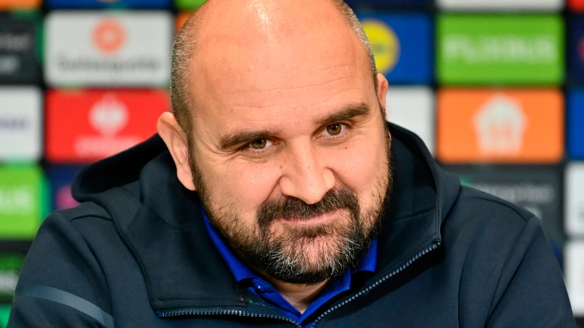 Fallece a los 44 años, en pleno partido, Mladen Zizovic, entrenador en la liga serbia