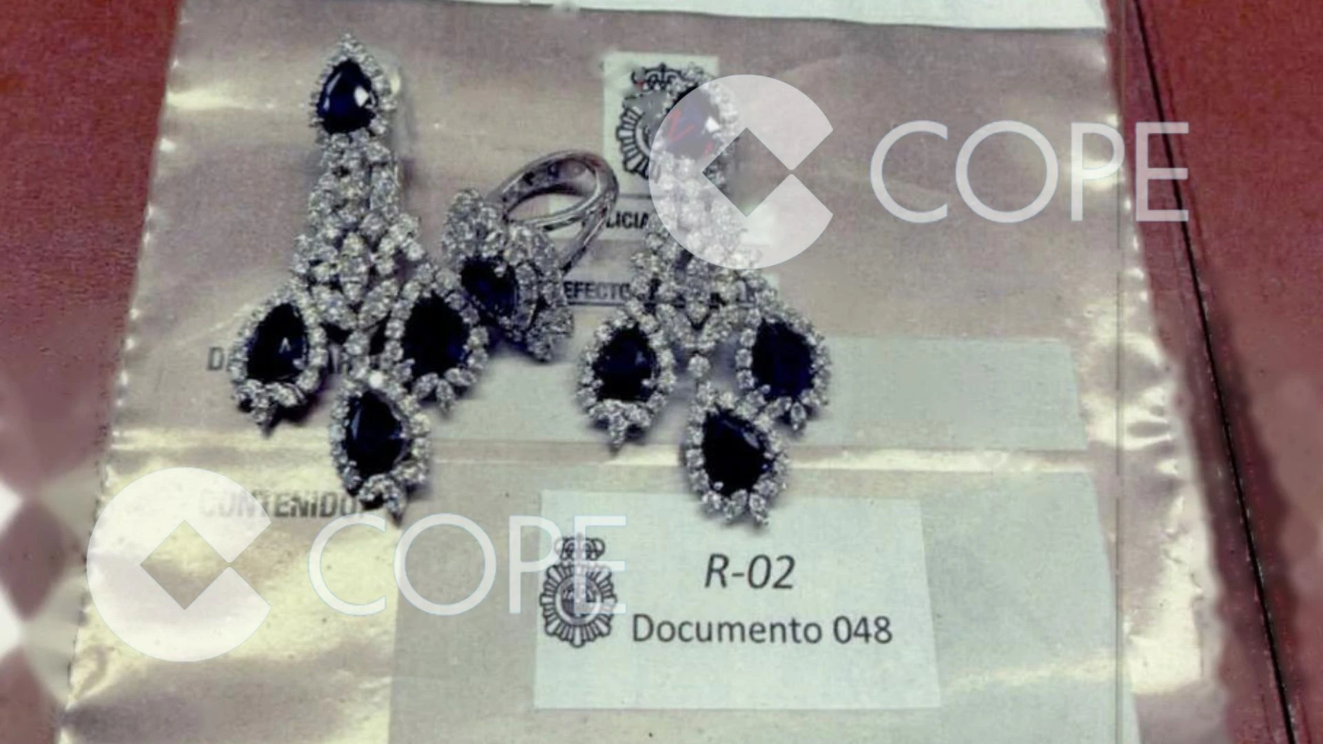 Zapatero guardaba numerosas joyas, relojes, discos duros y documentos de empresas en una caja fuerte en su despacho