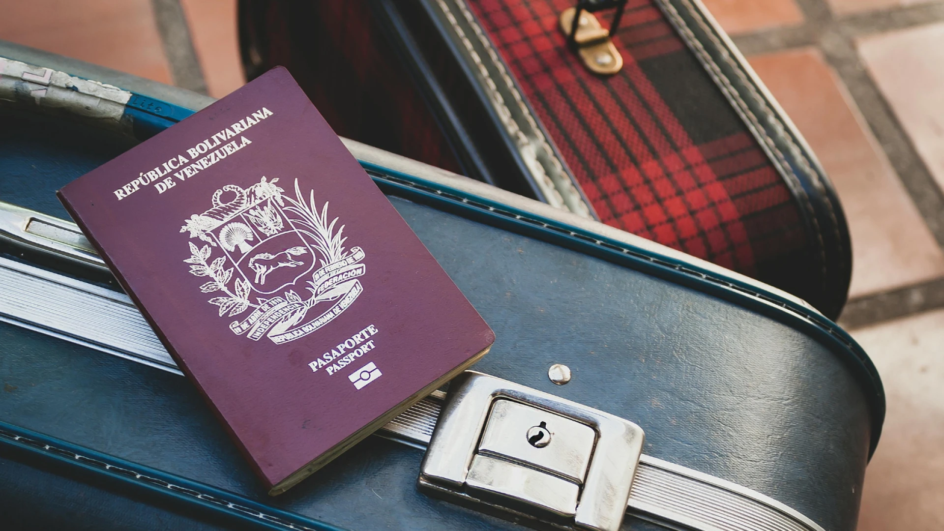 El truco del papel de aluminio para el pasaporte que triunfa entre los viajeros