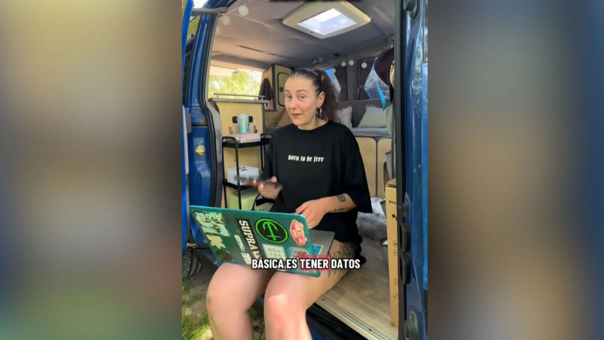 Chloe vive en una furgoneta camperizada: 