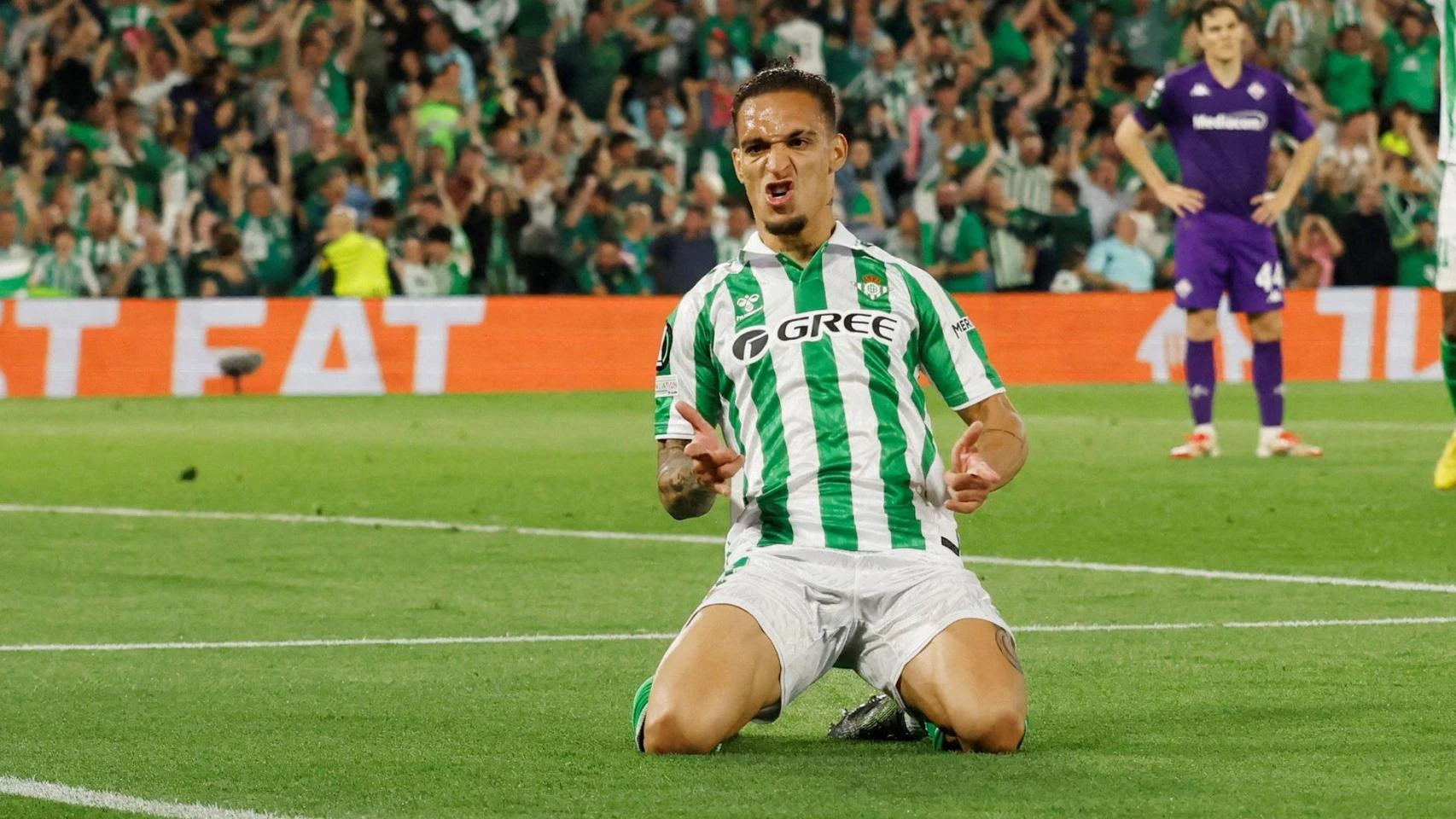 El recibimiento a un galáctico: el fichaje de Antony por el Betis desata la locura entre los aficionados