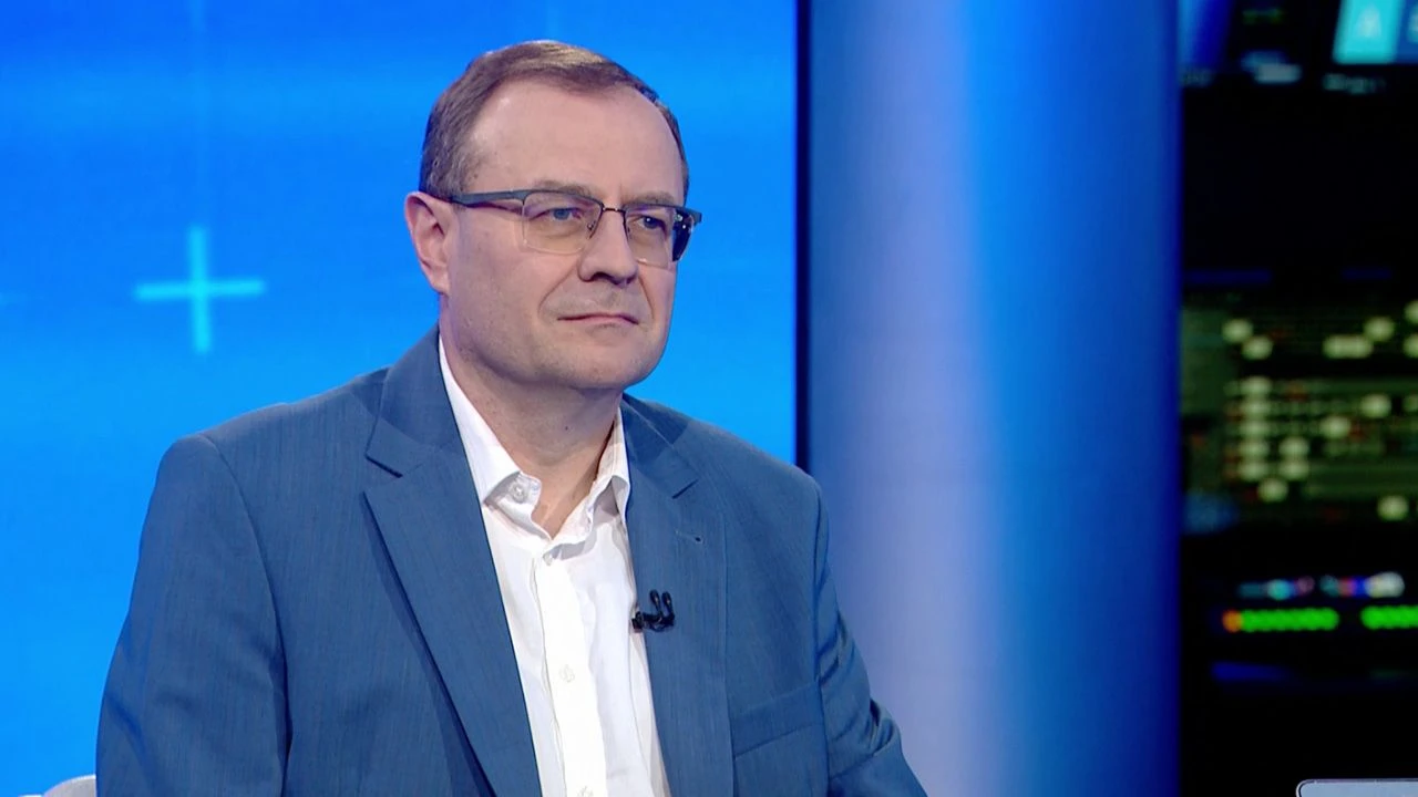 Rok prezydentury Nawrockiego. „PiS stracił, zyskał Braun i Tusk”