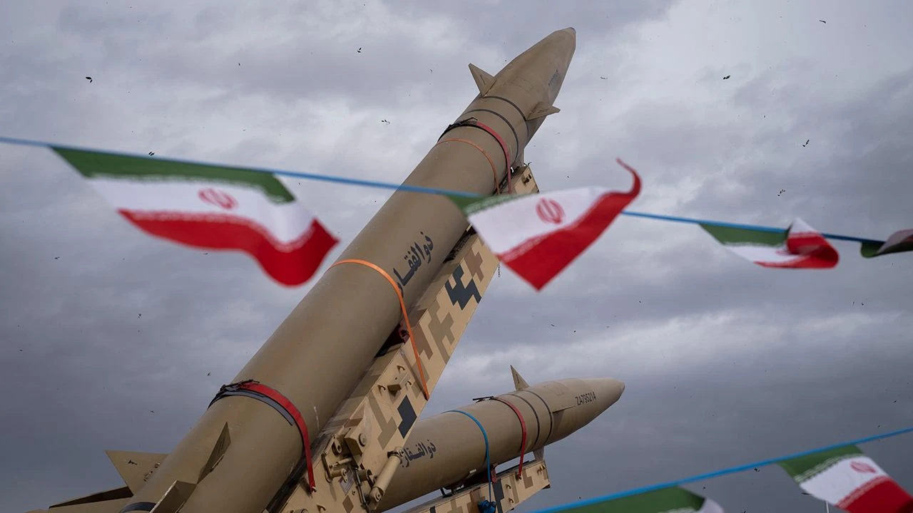 Rozejm tylko na papierze. Wymiana ognia między USA i Iranem trwa