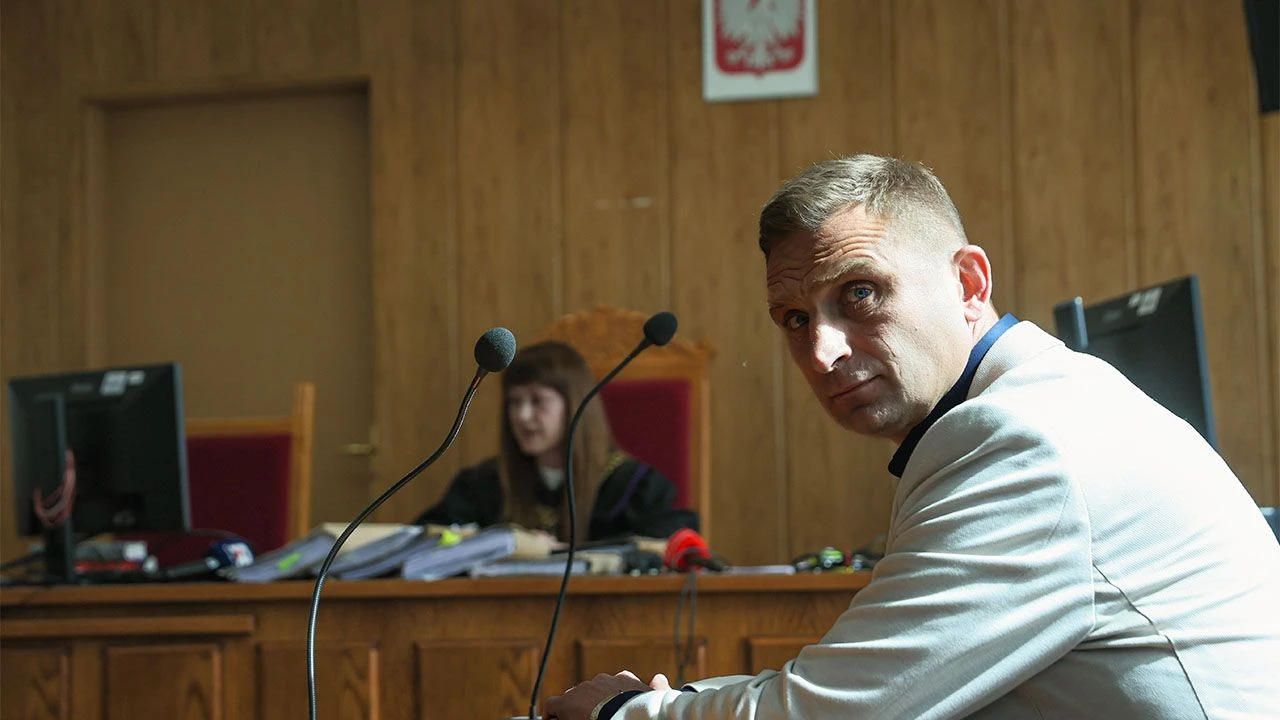 Bąkiewicz skazany. Prace społeczne za zepchnięcie aktywistki ze schodów