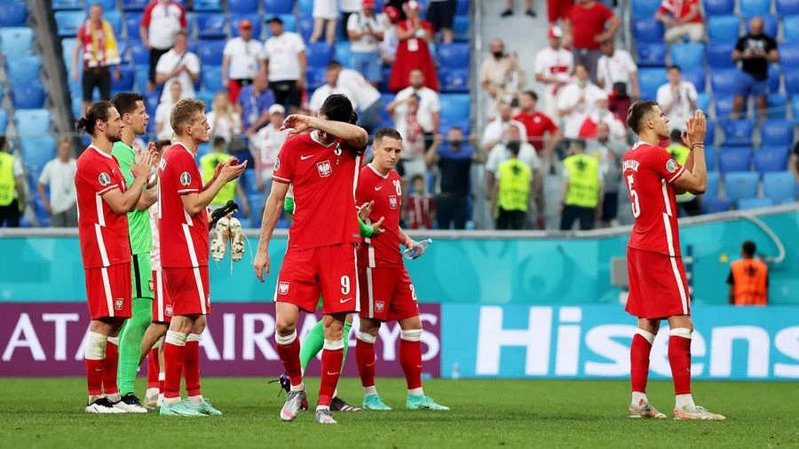 Nie wytrzymał po przegranym meczu Polski. Wyrzucił telewizor przez okno