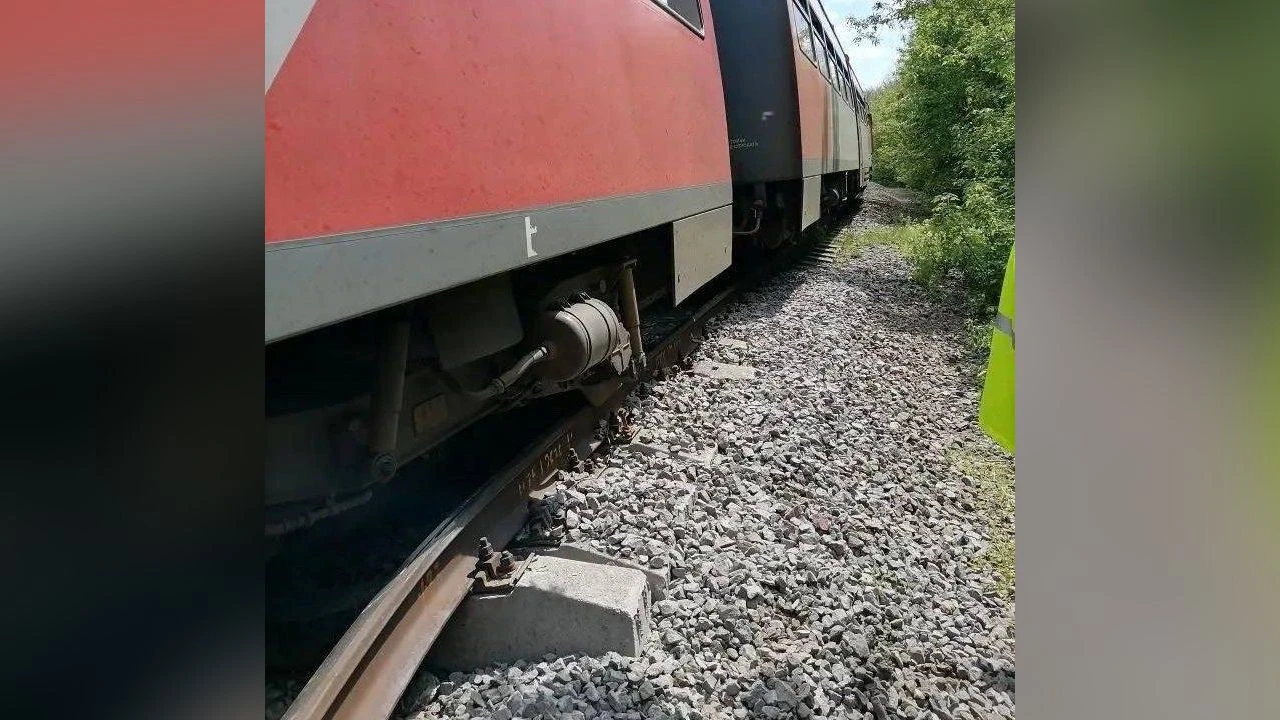 Wykolejenie pociągu w Rosji. Lotnictwo „zgubiło” bombę