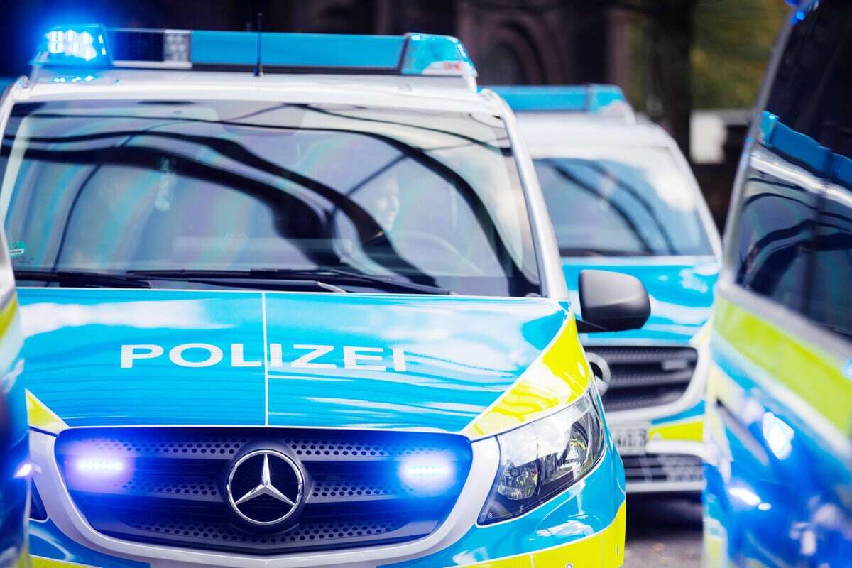 37-Jähriger lässt Verwandte Drogen verticken: Plötzlich steht Polizei in der Tür!