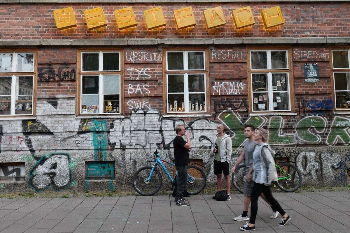 Weniger Gehweg, mehr Stellplätze: Karl-Heine-Straße soll sich verändern