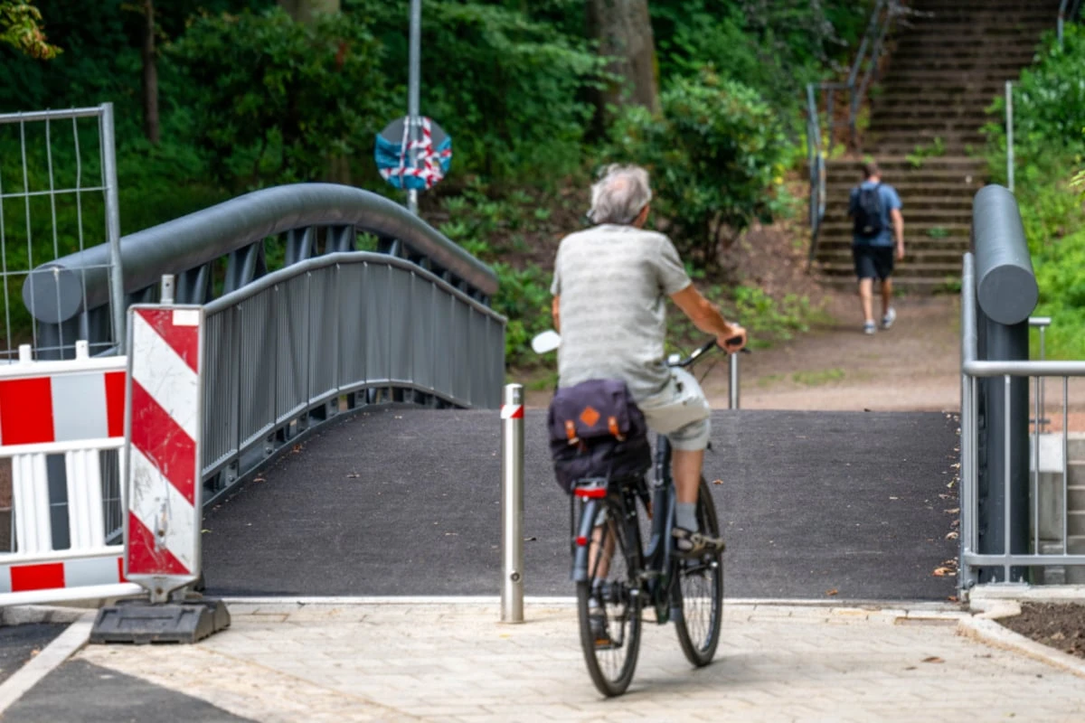 Diese Fußgängerbrücke in Chemnitz wird im August freigegeben