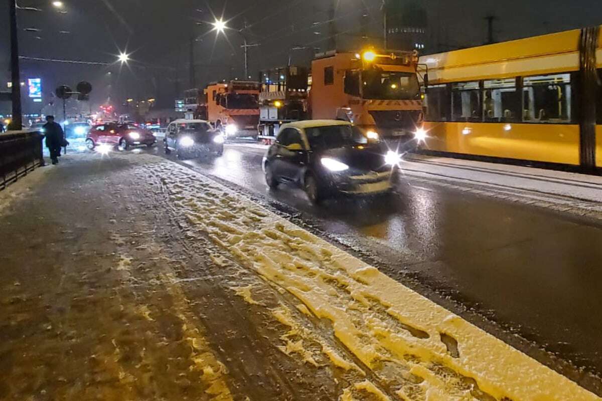 Technische Störung sorgt für Bahn-Chaos an der Marienbrücke!