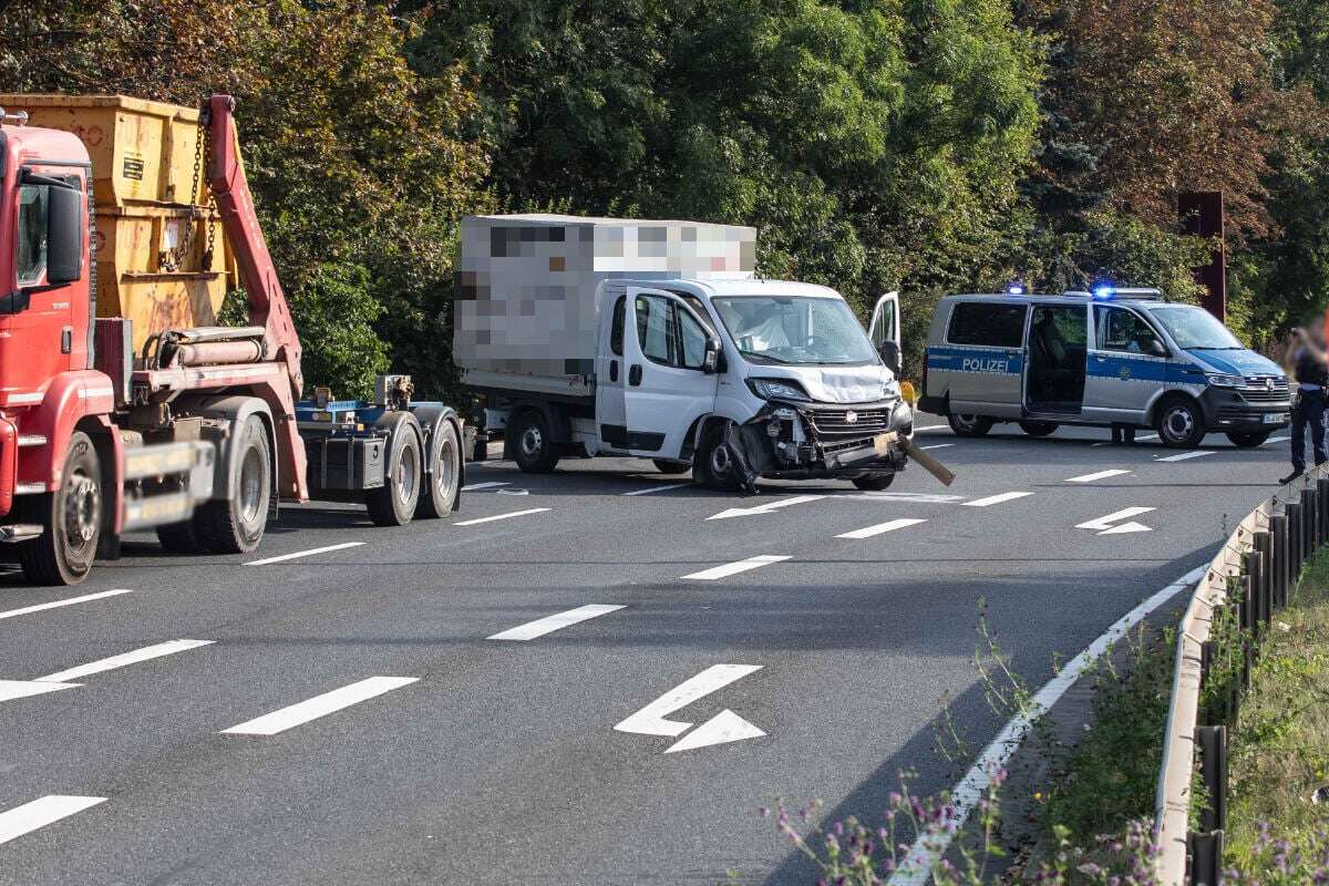 Crash in Plauen: Straße gesperrt, Mann schwer verletzt