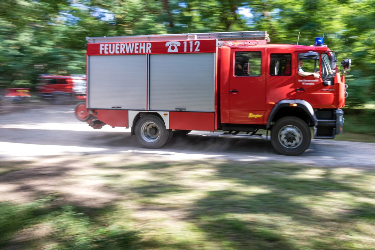 Waldboden brennt: Feuer in Stadtpark Meißen