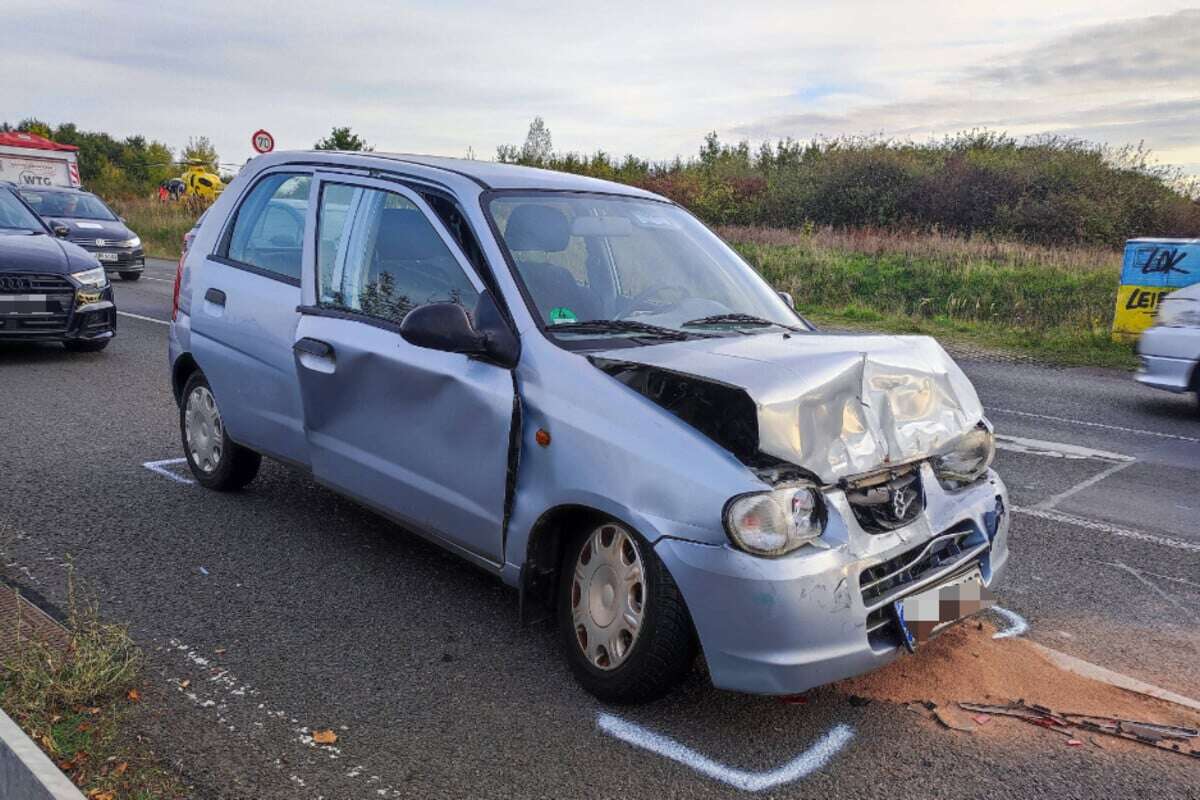 Langer Stau nach Auffahrcrash - Unfallopfer muss befreit werden