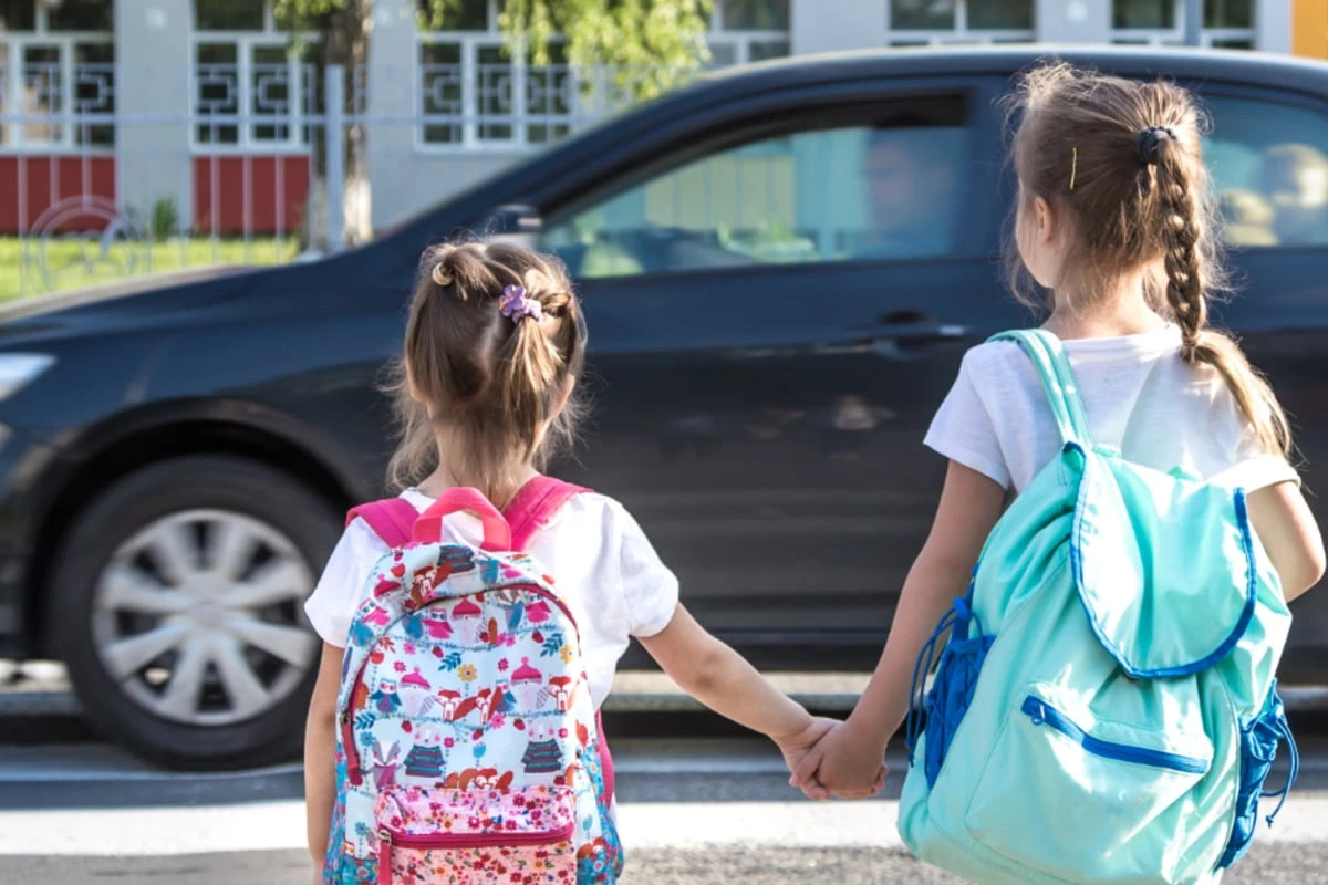Glatzkopf onaniert vor Augen von Kindern, nur einen Tag später schlägt er schon wieder zu