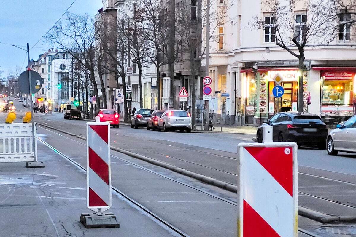 Paketauto fährt fast LVB-Mitarbeiter an, dann eskaliert die Situation