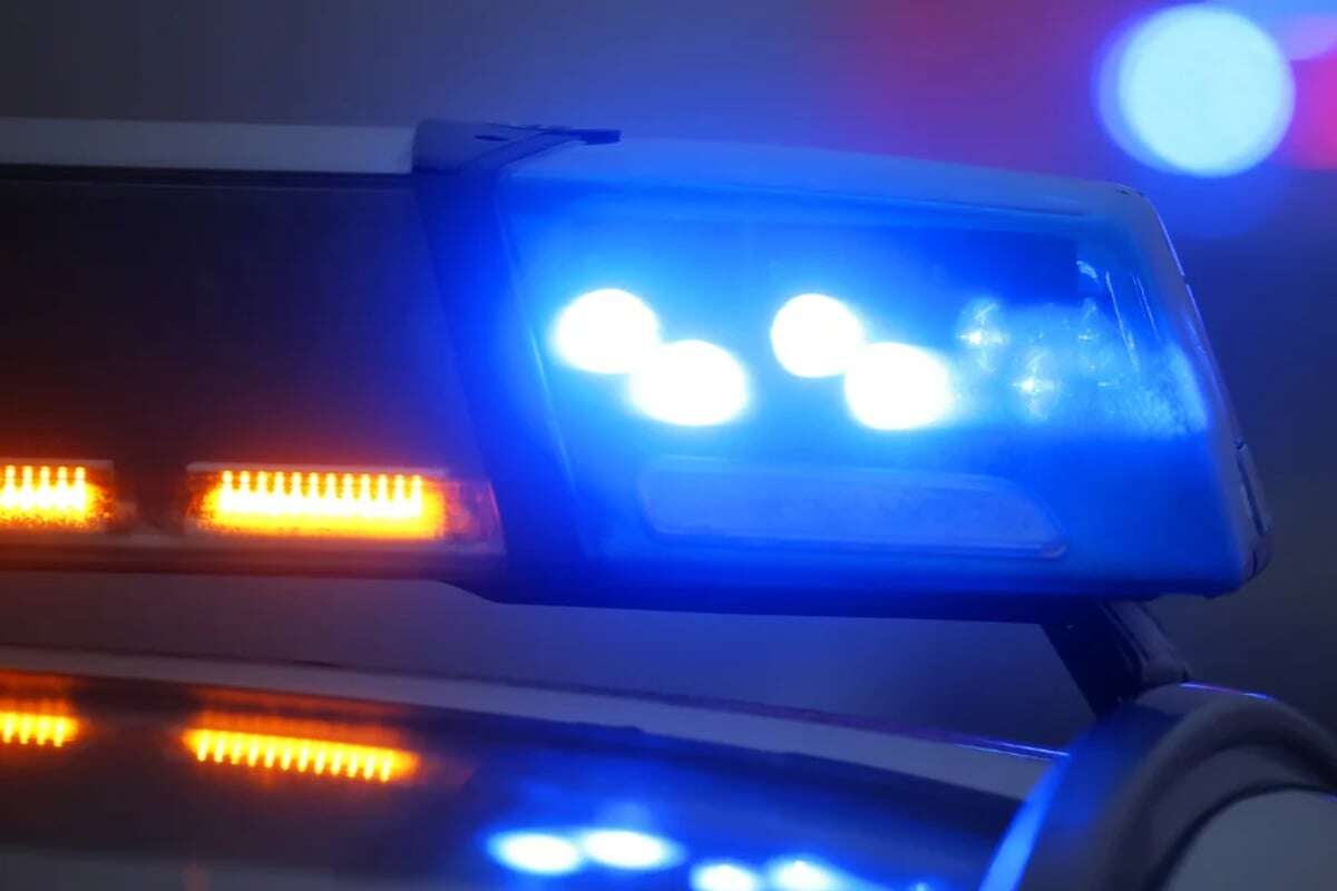 Handy, Kopfhörer und Zigaretten weg: 21-Jähriger in Chemnitz beklaut